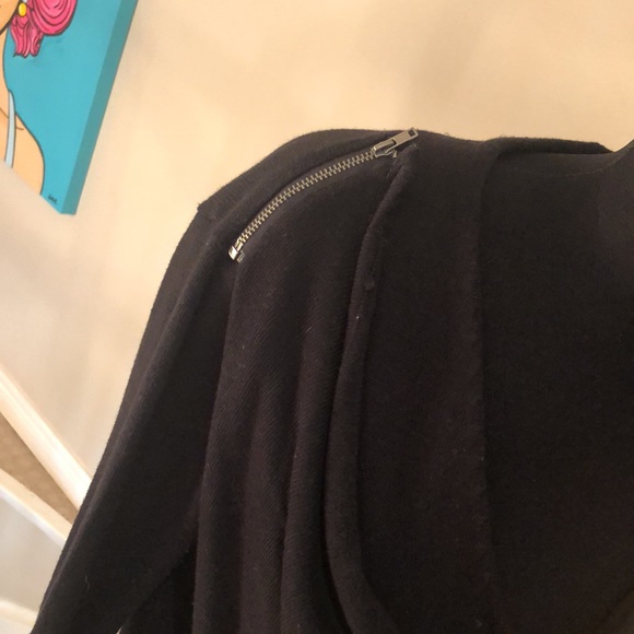 Black overlap sweater. - Picture 2 of 7